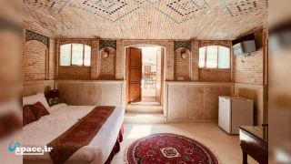 نمای داخلی اتاق آجری اقامتگاه سنتی قیصریه - شیراز